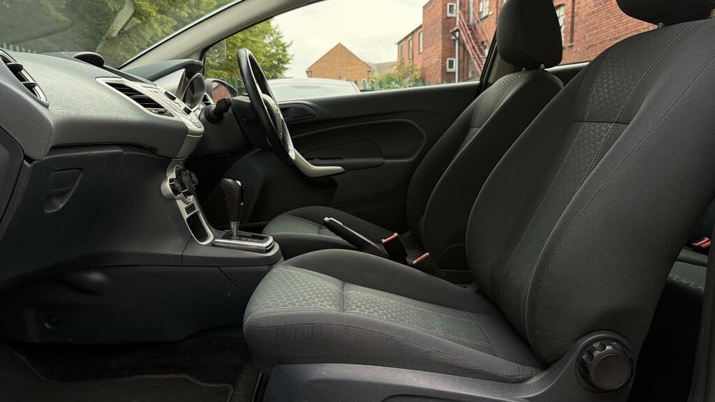 Ford Fiesta Zetec 3-Door Red #24
