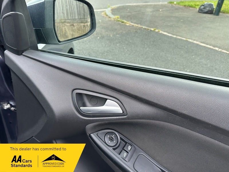 Ford Focus 1.6 Titanium Estate Euro 5 1 White #14