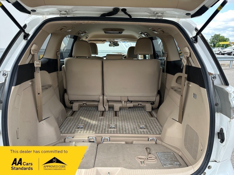 Toyota Estima Aeras 8 Seater White #16