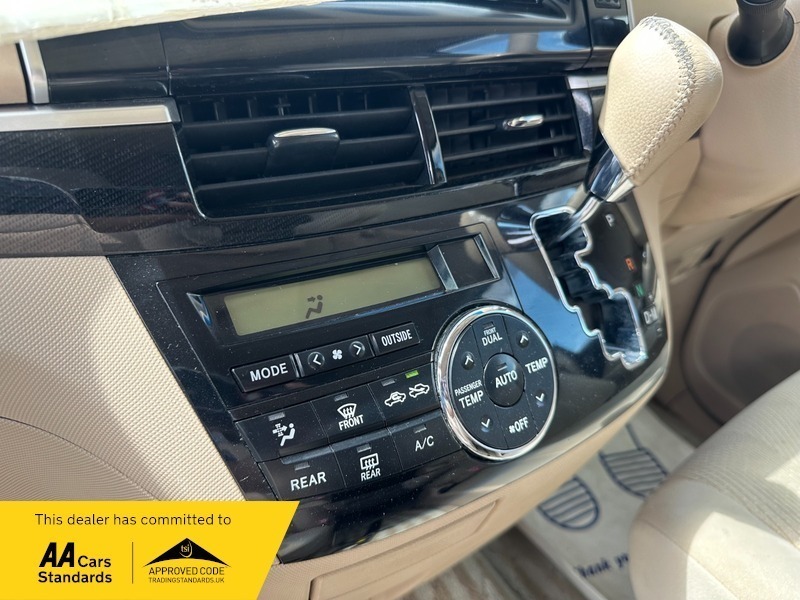 Toyota Estima Aeras 8 Seater White #18