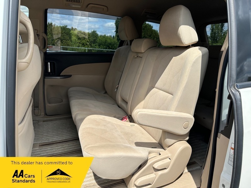 Toyota Estima Aeras 8 Seater White #8