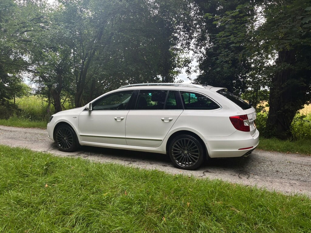 Skoda Superb 2.0 Tdi Elegance White #6