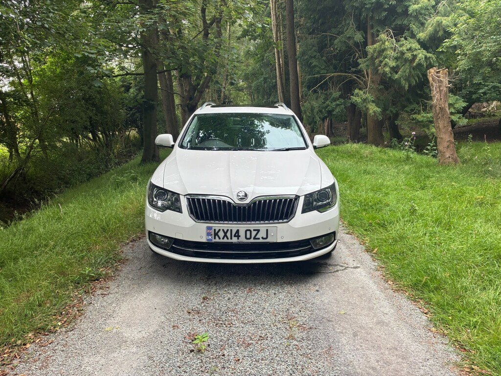 Skoda Superb 2.0 Tdi Elegance White #2