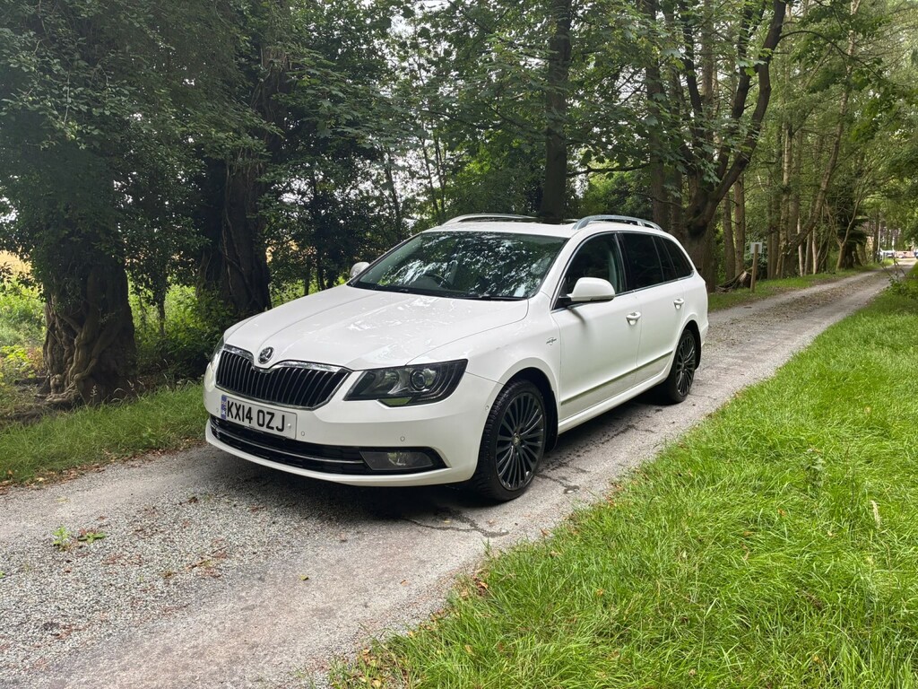 Skoda Superb 2.0 Tdi Elegance White #3