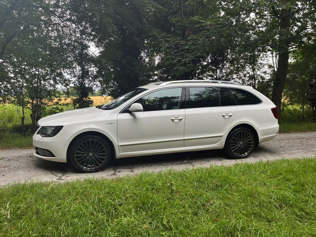 Skoda Superb 2.0 Tdi Elegance White #4