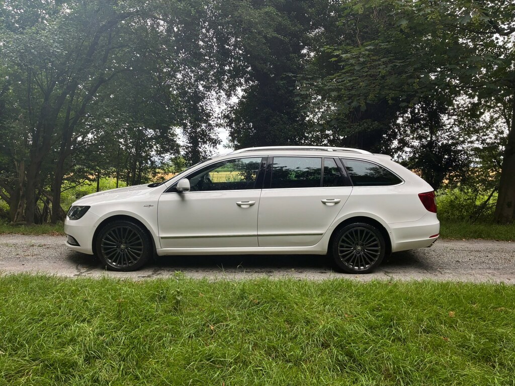 Skoda Superb 2.0 Tdi Elegance White #5