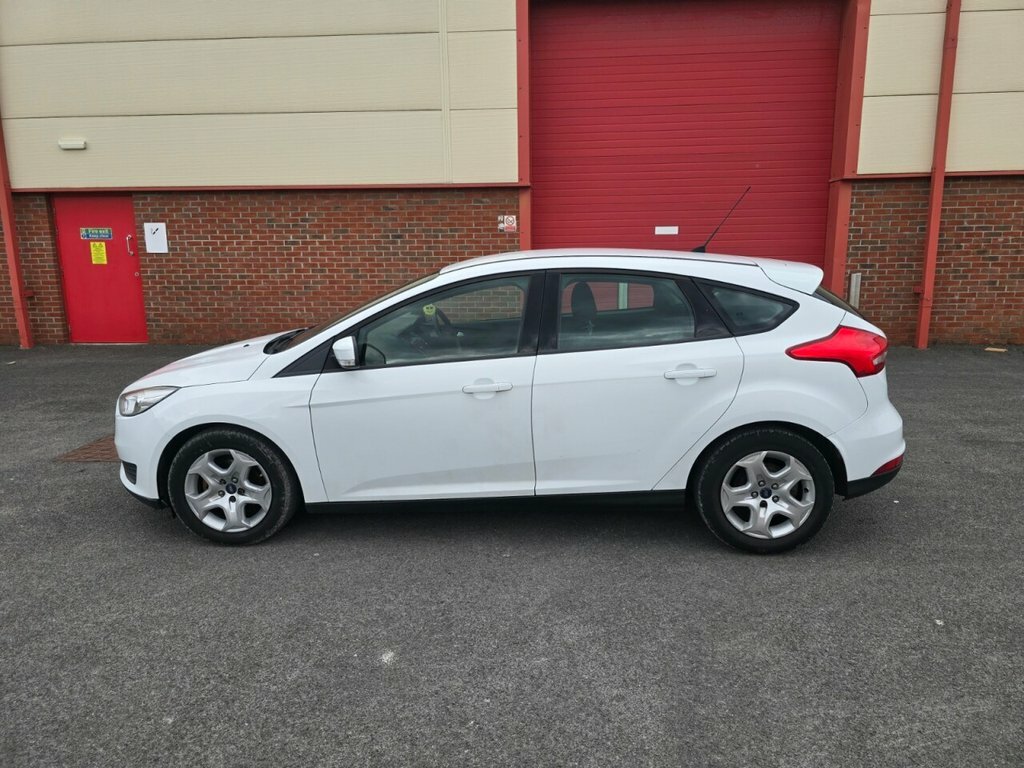 Ford Focus 1.6L Style White #3