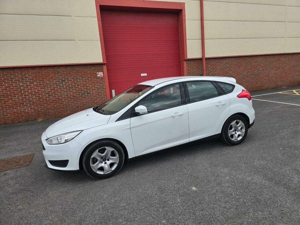 Ford Focus 1.6L Style White #4