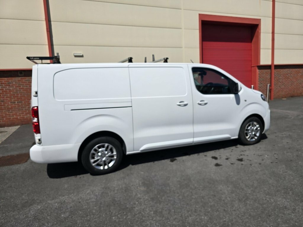 Vauxhall Vivaro 1.5 Turbo D 120Ps Edition L - Mpv 9 Seats Red #18