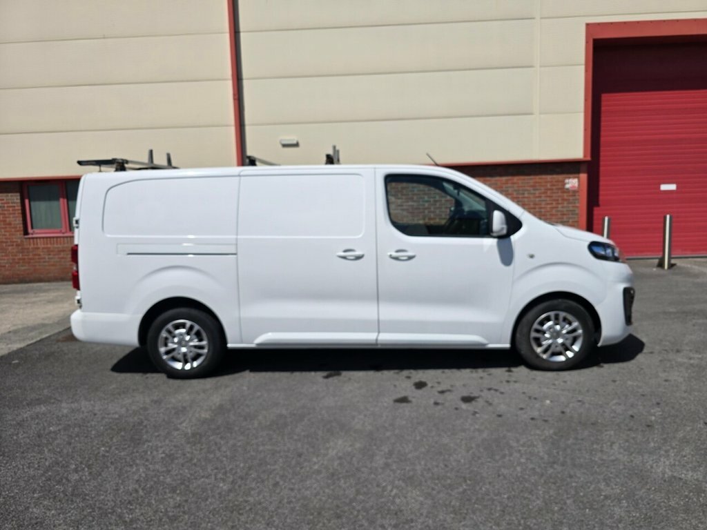 Vauxhall Vivaro 1.5 Turbo D 120Ps Edition L - Mpv 9 Seats Red #15