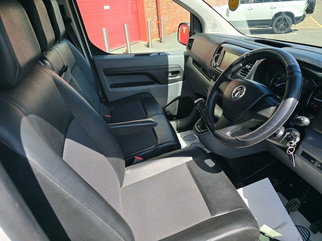Vauxhall Vivaro 1.5L Sportive White #2
