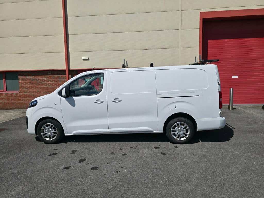 Vauxhall Vivaro 1.5L Sportive White #6