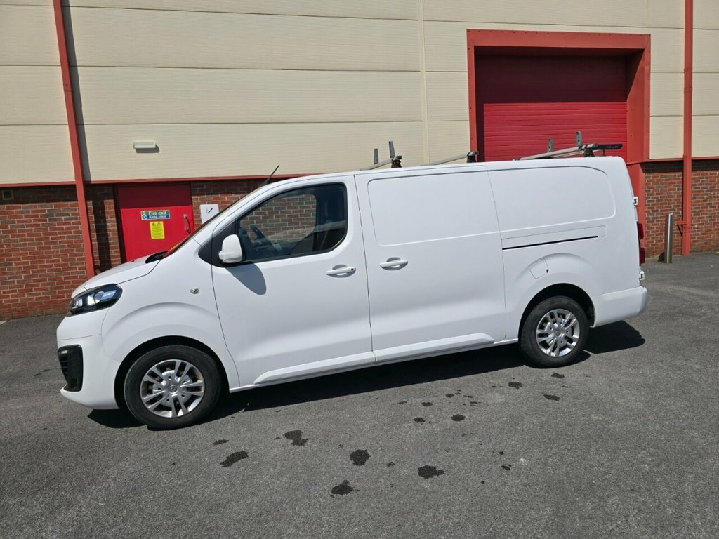 Vauxhall Vivaro 1.5L Sportive White #5