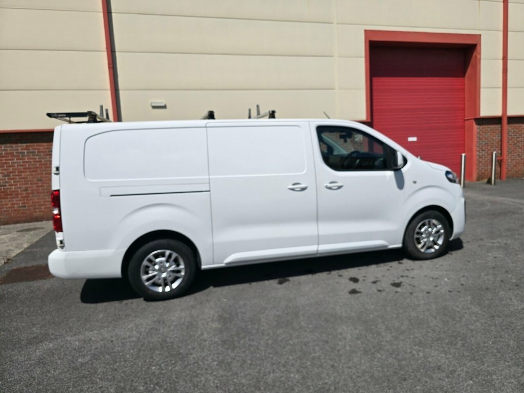 Vauxhall Vivaro 1.5 Turbo D 120Ps Edition L - Mpv 9 Seats Red #17