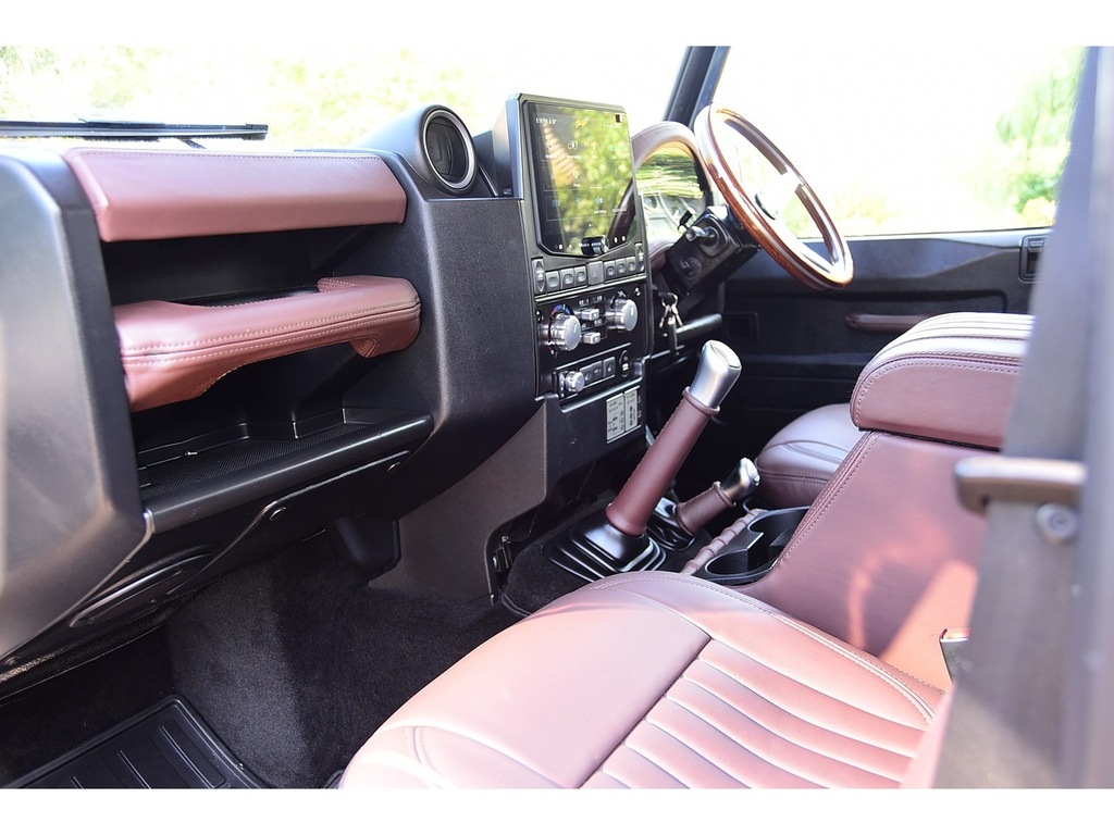 Land Rover Defender 110 110 2,2 Tdci Hard Top White #24