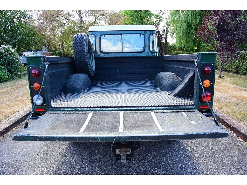 Land Rover Defender 110 2.5 110 Td5 County Station Wagon 120 Bhp Green #16