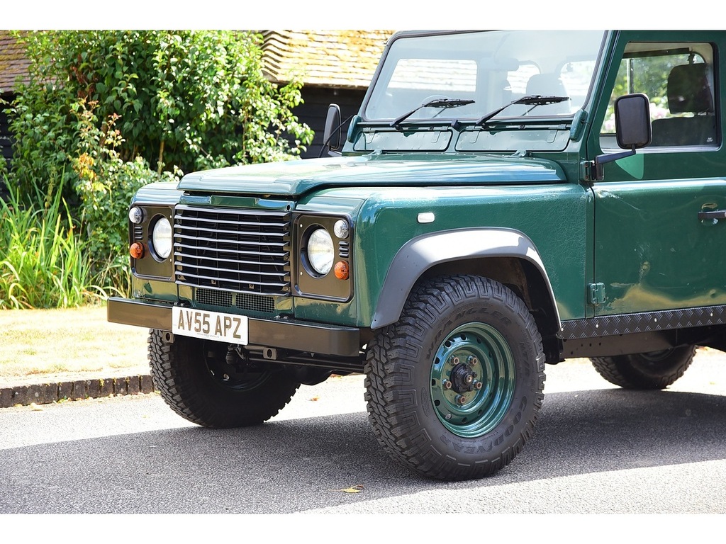 Land Rover Defender 110 2.5 110 Td5 County Station Wagon 120 Bhp Green #21