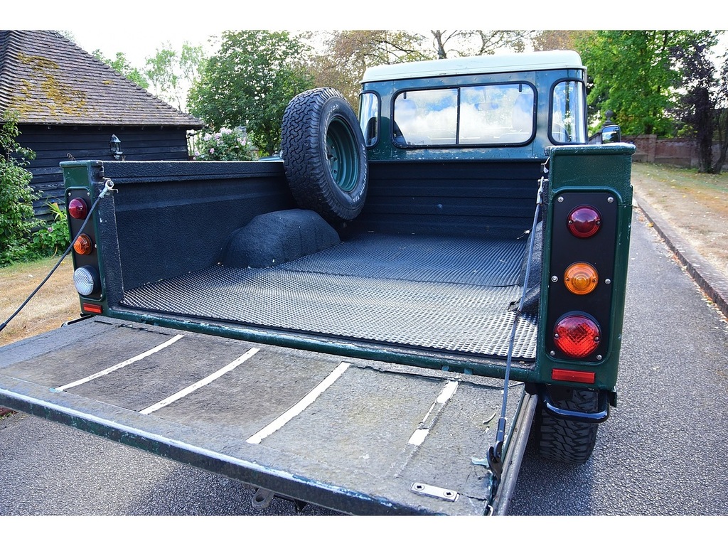 Land Rover Defender 110 2.5 110 Td5 County Station Wagon 120 Bhp Green #17