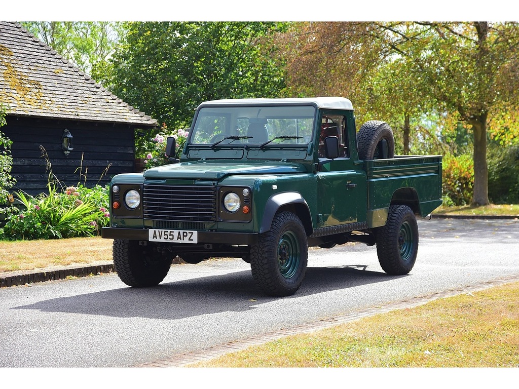 Land Rover Defender 110 2.5 110 Td5 County Station Wagon 120 Bhp Green #20