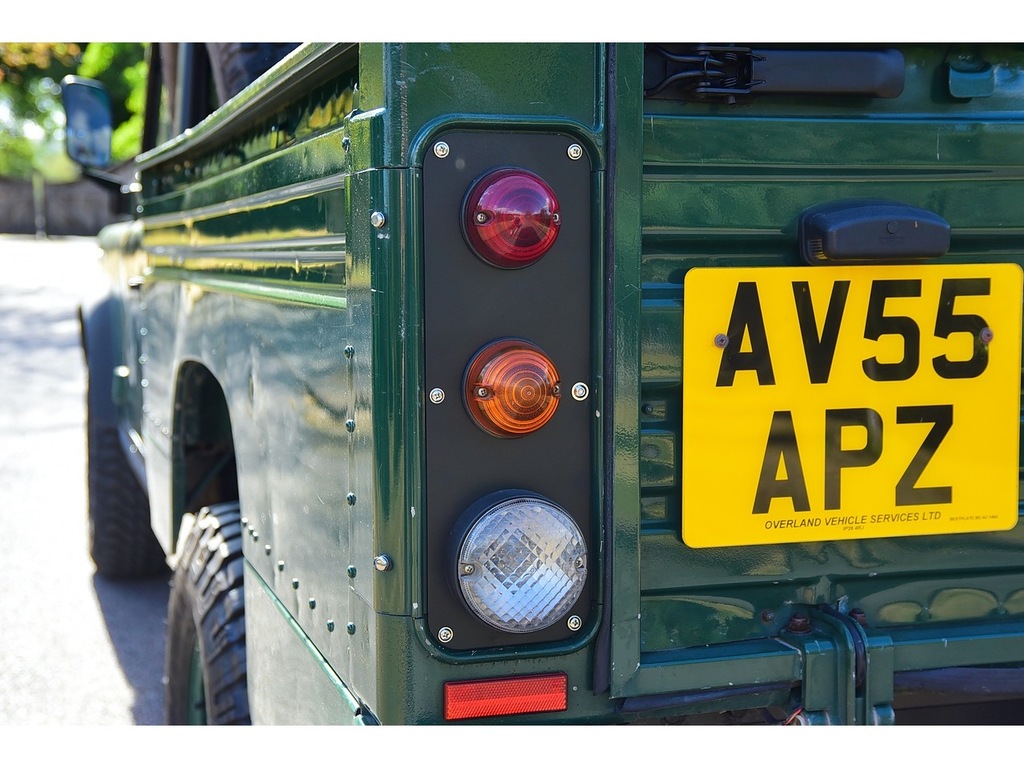 Land Rover Defender 110 2.5 110 Td5 County Station Wagon 120 Bhp Green #27