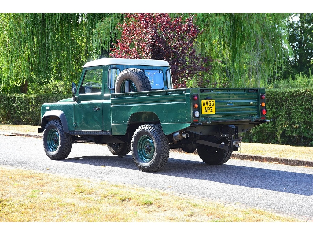 Land Rover Defender 110 2.5 110 Td5 County Station Wagon 120 Bhp Green #22