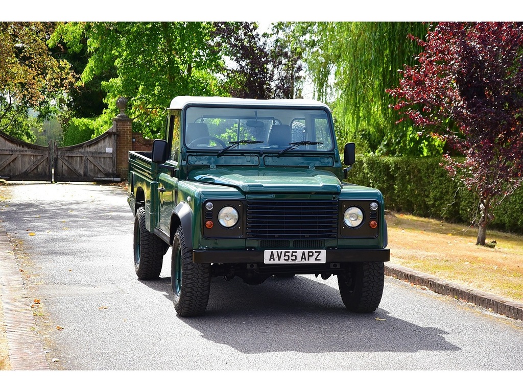 Land Rover Defender 110 2.5 110 Td5 County Station Wagon 120 Bhp Green #19