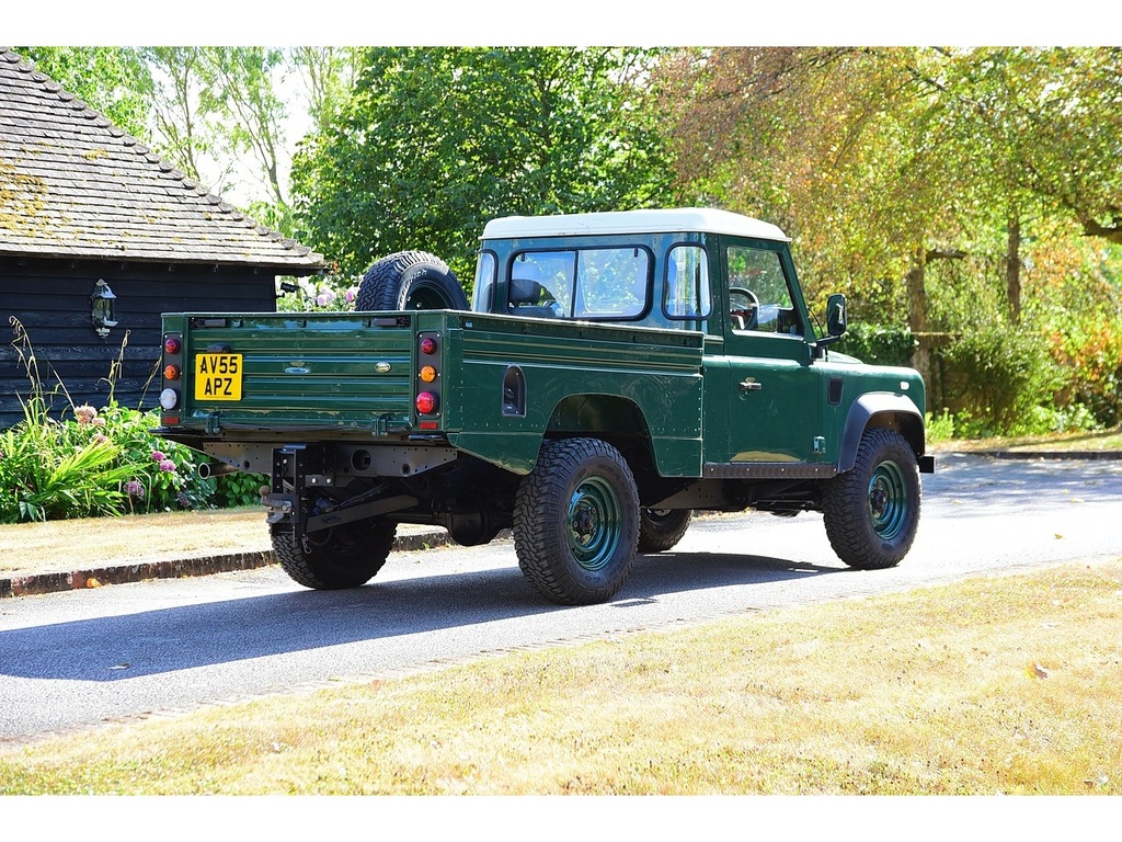 Land Rover Defender 110 2.5 110 Td5 County Station Wagon 120 Bhp Green #23