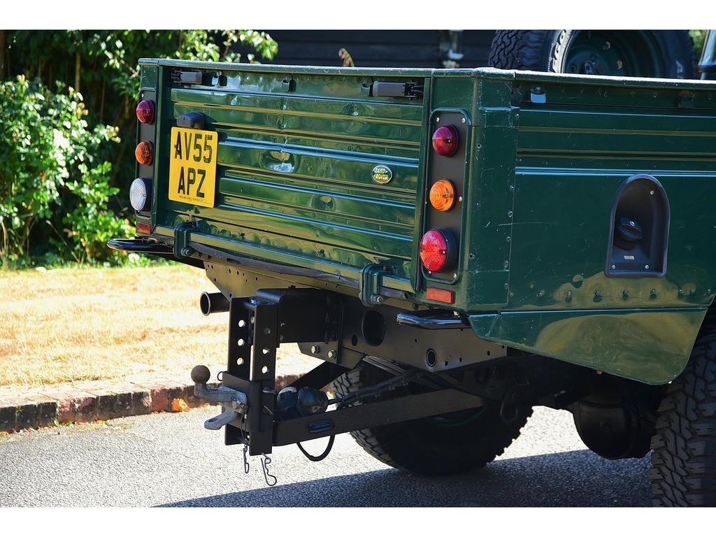 Land Rover Defender 110 2.5 110 Td5 County Station Wagon 120 Bhp Green #25