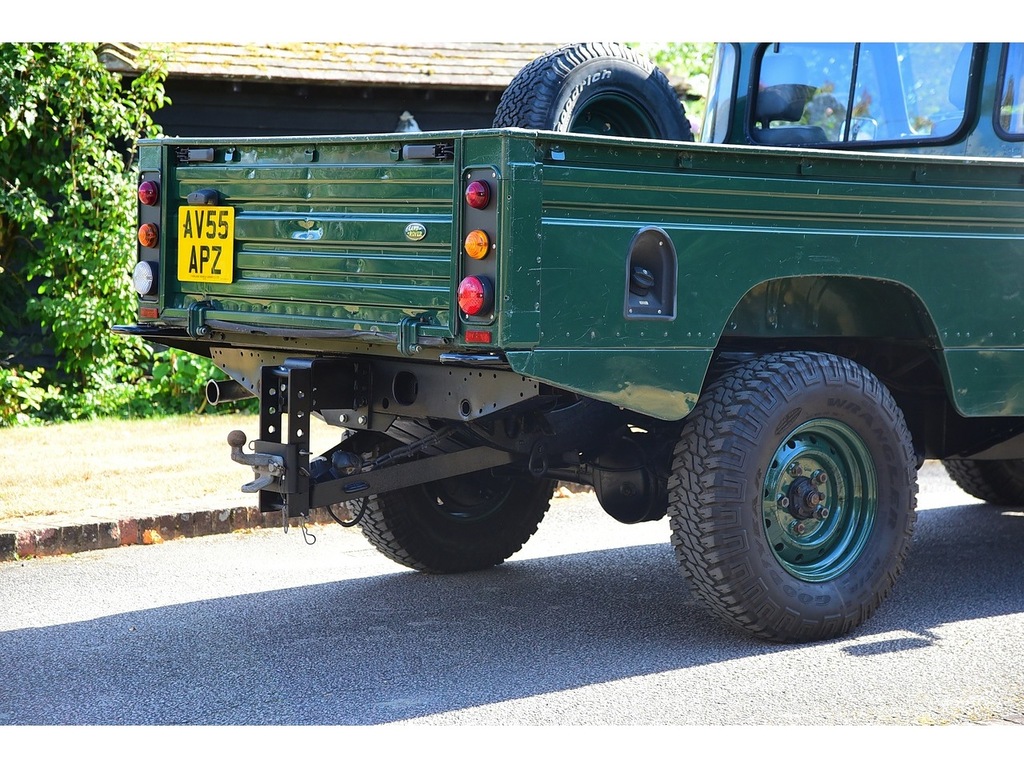 Land Rover Defender 110 2.5 110 Td5 County Station Wagon 120 Bhp Green #24