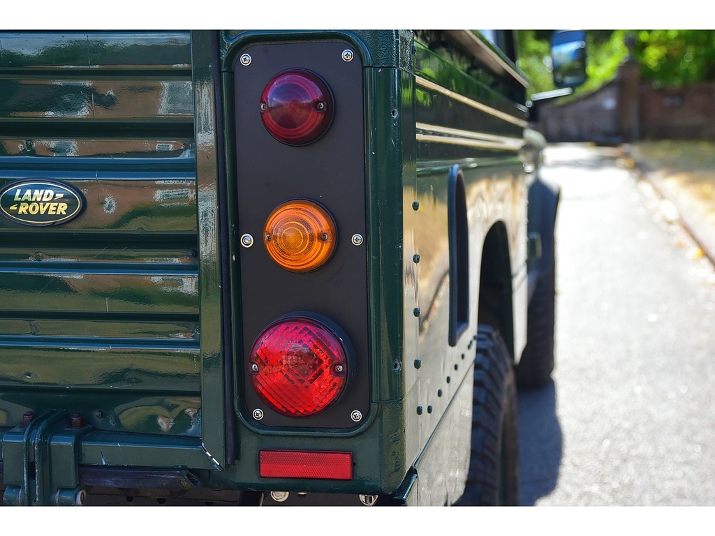 Land Rover Defender 110 2.5 110 Td5 County Station Wagon 120 Bhp Green #26