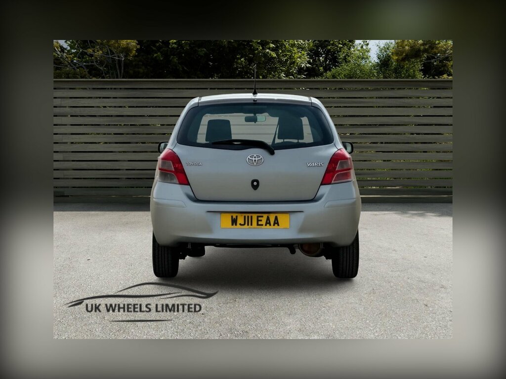 Toyota Yaris 1.3 Dual Vvt-i T Red #3