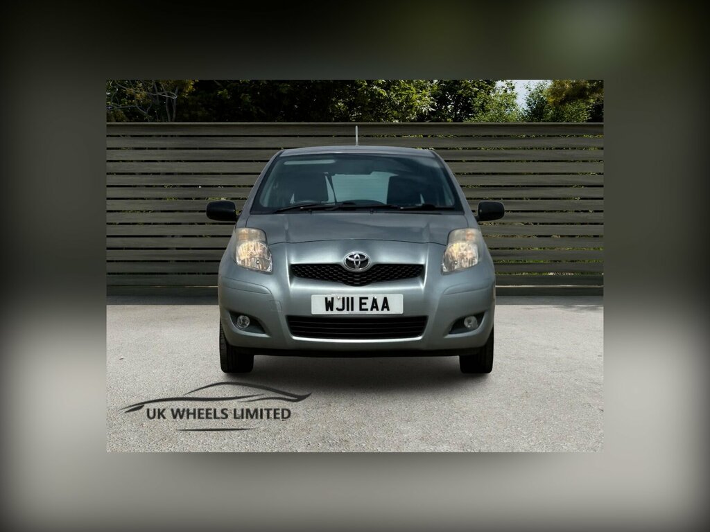 Toyota Yaris 1.3 Dual Vvt-i T Red #2