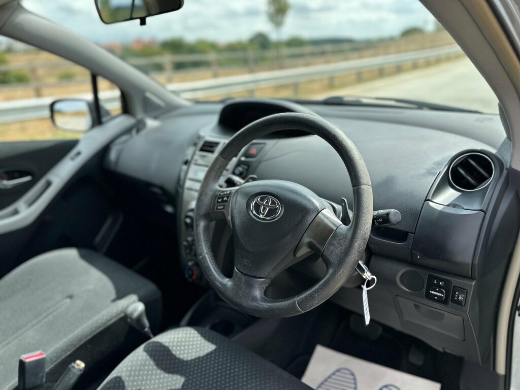 Toyota Yaris 1.3 Dual Vvt-i T Red #10
