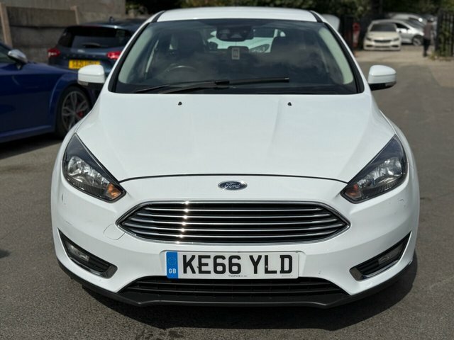 Ford Focus 1.0T Ecoboost Titanium Hatchback E White #4