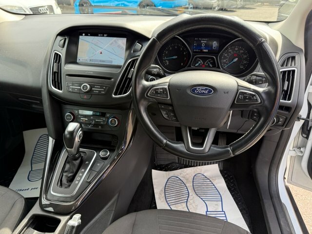 Ford Focus 1.0T Ecoboost Titanium Hatchback E White #2