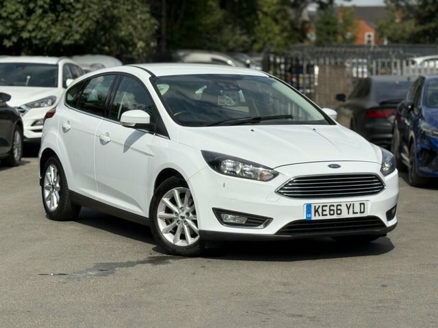 Ford Focus 1.0T Ecoboost Titanium Hatchback E White