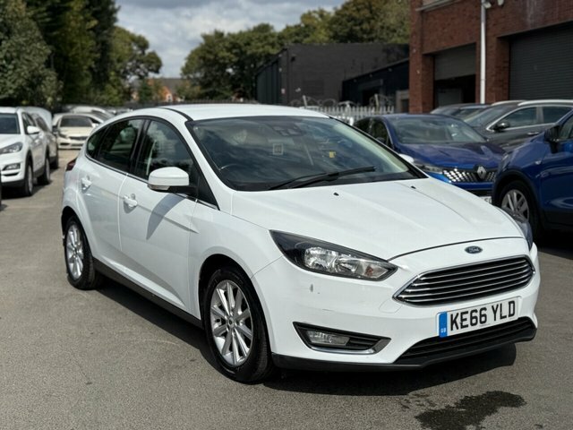 Ford Focus 1.0T Ecoboost Titanium Hatchback E White #5