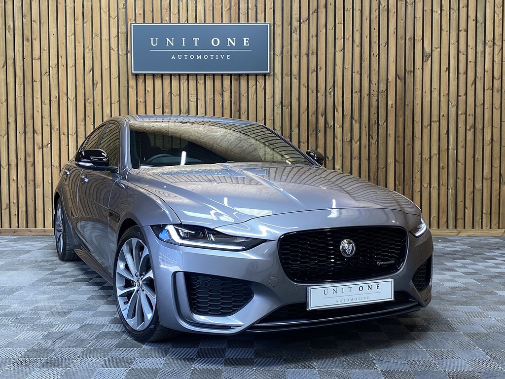 Jaguar XE D200 Mhev R-dynamic Se Black Grey