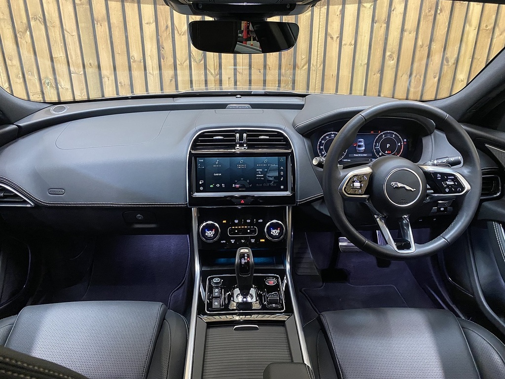 Jaguar XE D200 Mhev R-dynamic Se Black Grey #4