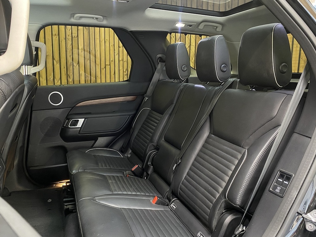 Land Rover Discovery Sd V6 Hse Black #4