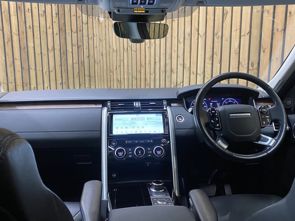 Land Rover Discovery Sd V6 Hse Black #2