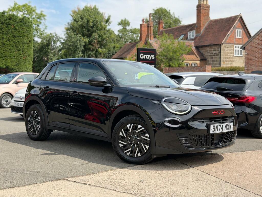 Fiat 600e 54Kwh Red Suv 156 Ps Black