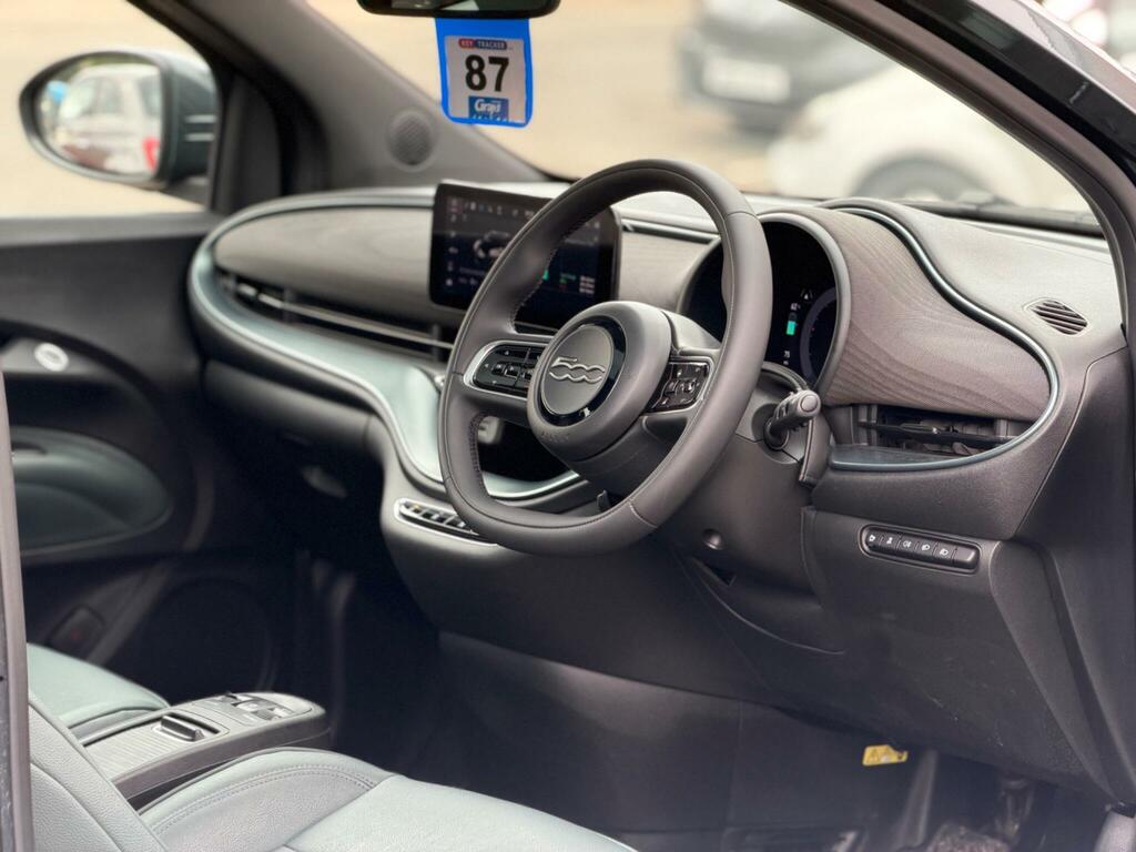 Fiat 500E 42Kwh Giorgio Armani Hatchback Green #3