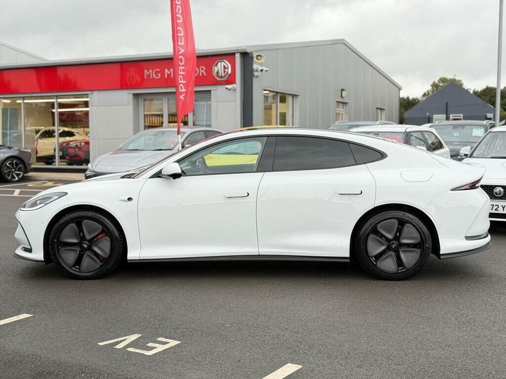 MG IM5 100Kwh Long Range Saloon White #6