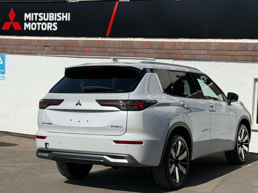 Mitsubishi Outlander 2.4 22.7Kwh Diamond Cvt 4Wd Euro 6 Ss White #3