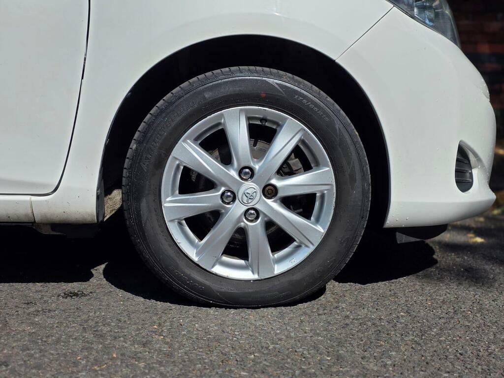 Toyota Yaris Yaris Tr D-4d Grey #28