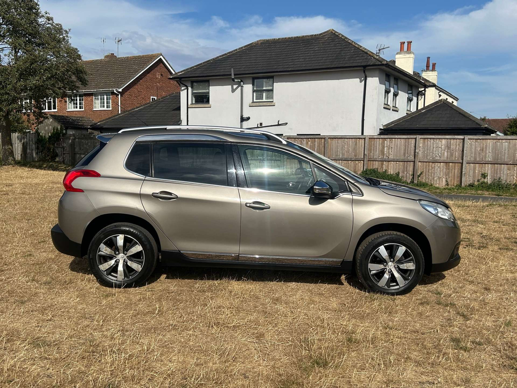 Peugeot 2008 Allure E-hdi #4