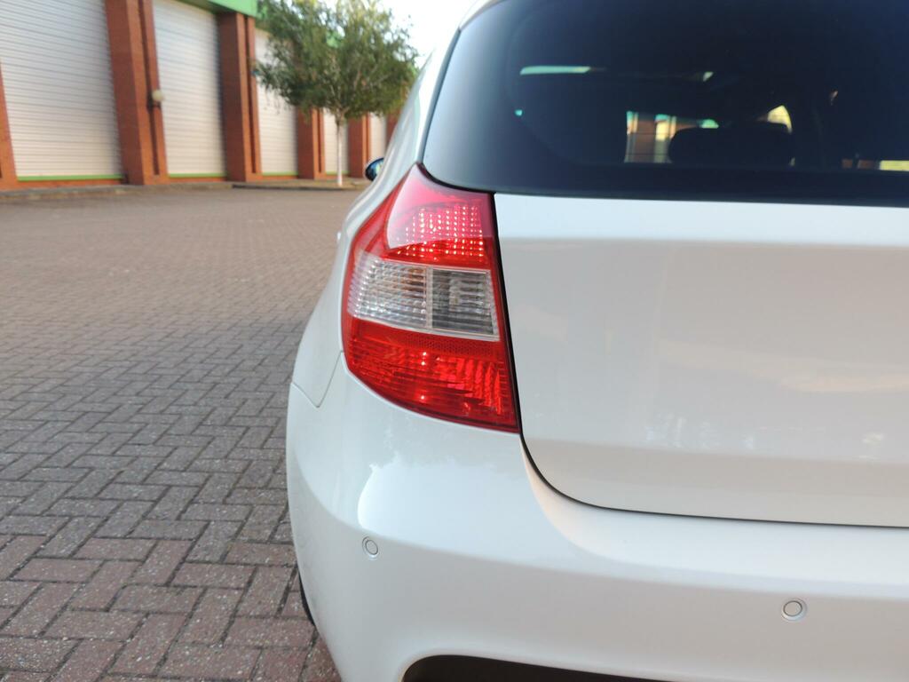 BMW 1 Series 2.0 118I Se 128 Bhp Black #38