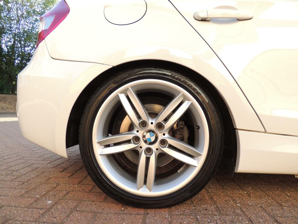 BMW 1 Series 2.0 118I Se 128 Bhp Black #33