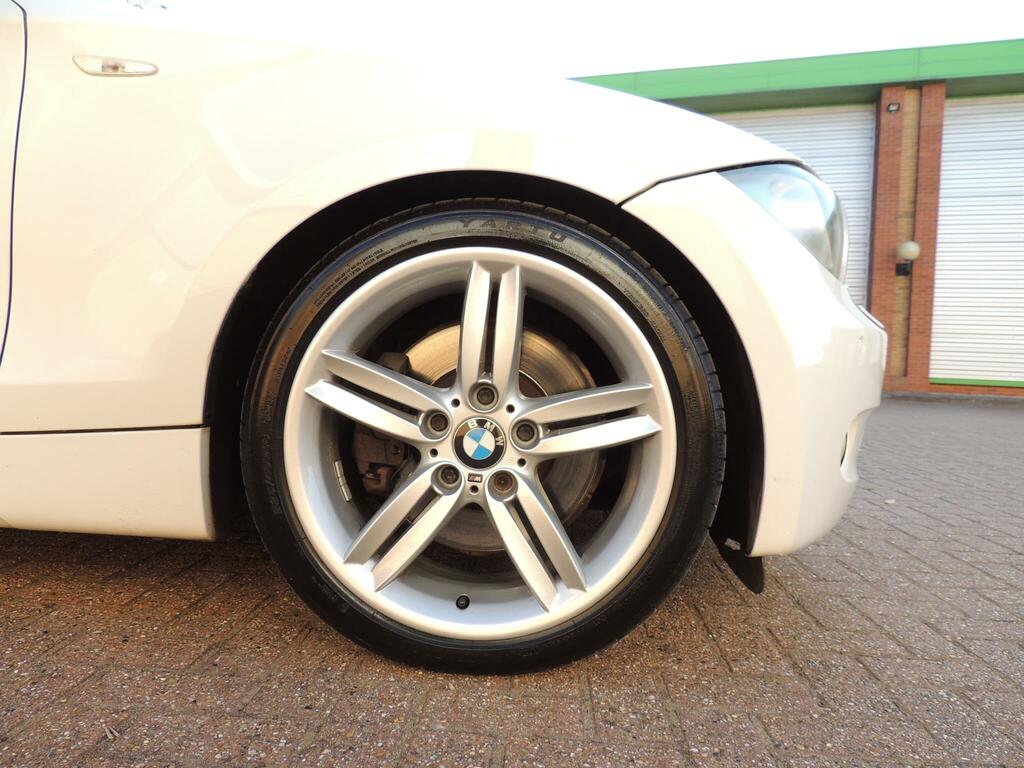 BMW 1 Series 2.0 118I Se 128 Bhp Black #32